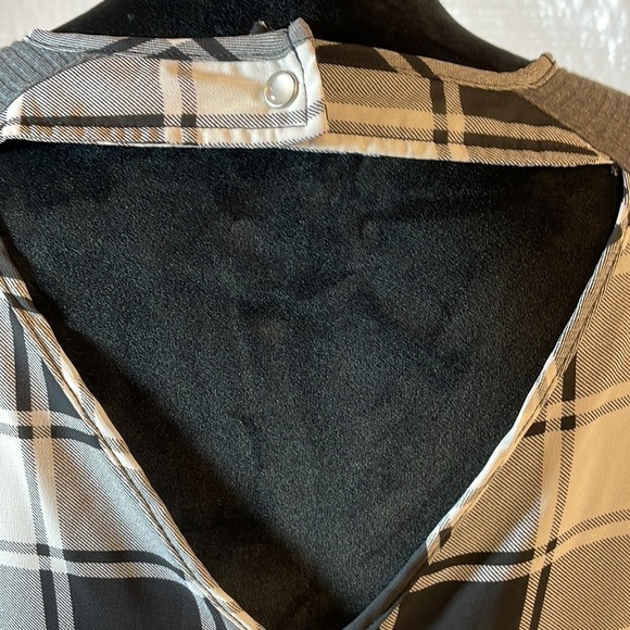 Rue21 black and white blouse size M NWT - Picture 5 of 11